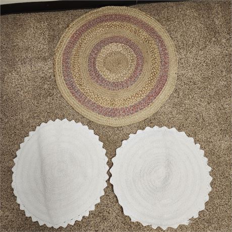 3 Round Kitchen/Bath Rugs - Nice & Clean!