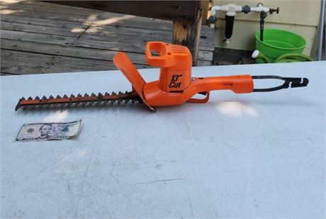 13" Hedge Trimmers - Electric Plug-in