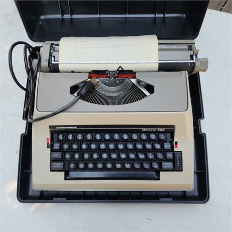 Nice Vintage Underwood Typewriter