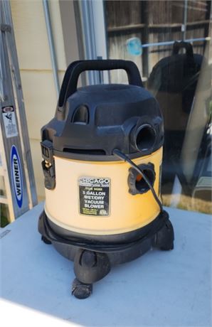 5 Gallon Wet/Dry Vac - no hose