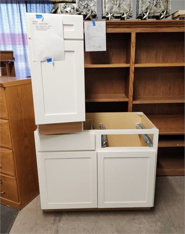 White Shaker Base Cabinets (G 9)