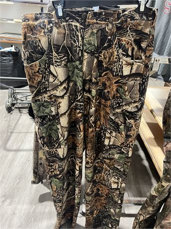 Size 34 Cabelas Camo Hunting Pants