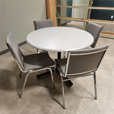 Nice Office Break Room Table & 4 Chairs - 42"