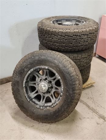 Nice Toyo AT LT285/70R17 Tires & Wheels - 8 Lug/2½" Pattern