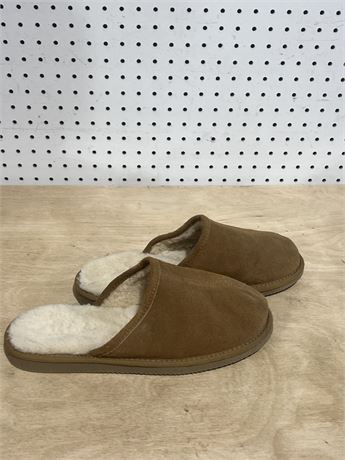 Men’s Size 9/ Women’s 10 Brown Fleece Slippers