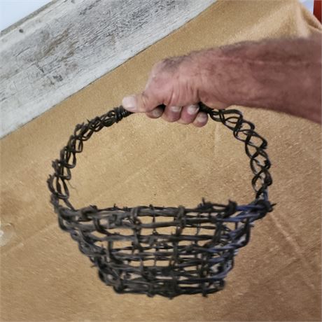 Barbed Wire Basket - Really Cool!