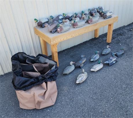 Assorted Duck Decoys & Rogers Tote Bag