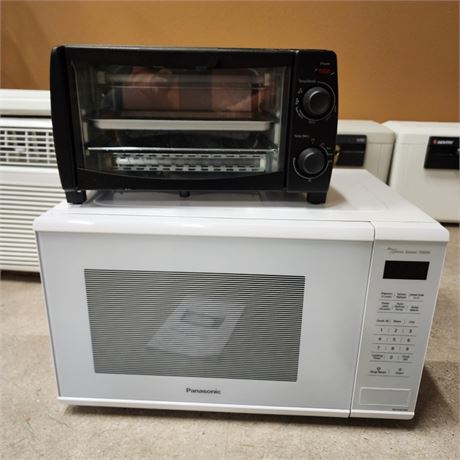 Nice Microwave & Toaster