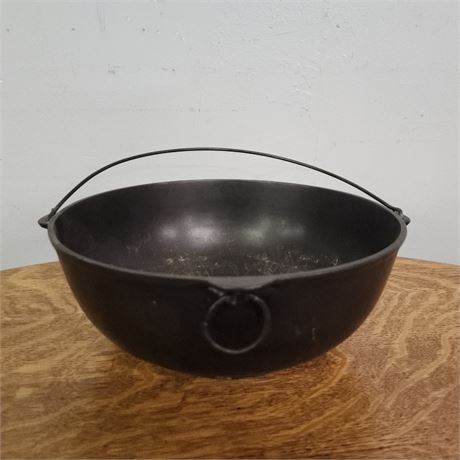 Antique Wagoner #4 Cast Iron Scotch Bowl