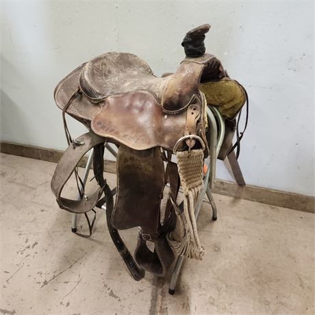 15½" Simco Timed Events Champ Saddle addle + Tack (missing stirrups)