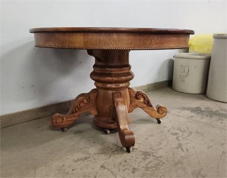 Nice Antique Oak Clawfoot Table - 44" Diameter