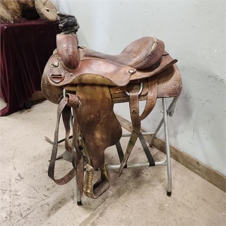 15" Dakota Saddlery Saddle