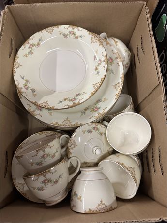 Box of Eggshell Nautilus Dishware