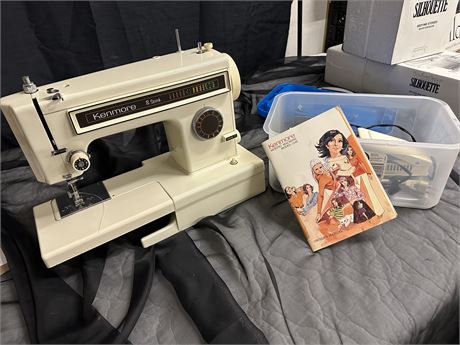 Kenmore Sewing Machine w/ Accessories 🧵