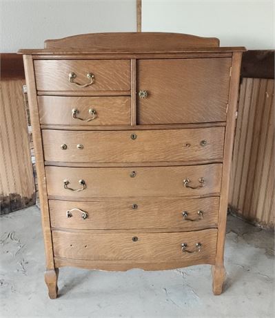 Antique Oak Curved Dresser - 38x20x54