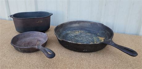 Antique Cast Iron Tri0