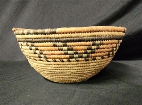 😲Vintage Native American Indian Hand Woven Basket