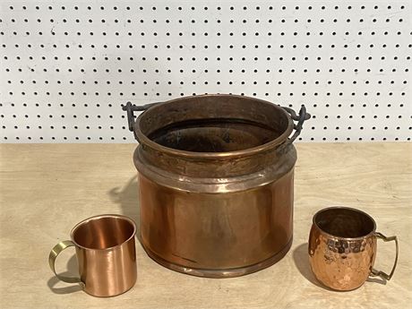 Antique Copper Pot & Set of Mugs