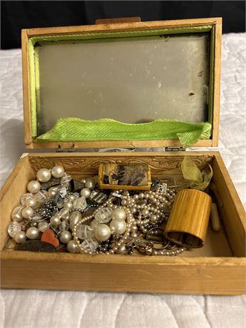 Vintage jewelry box made out of wood