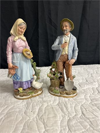 An older couple statues