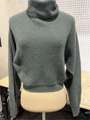 Women’s XS Crush Green Cashmere Turtle Neck Long Sleeve Sweater