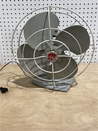 Vintage General Electric Oscillating 12in Table Fan