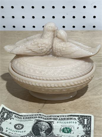 Vintage Westmoreland Doves on Nest Colored Dish