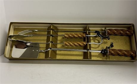 SWANK grill utensil set