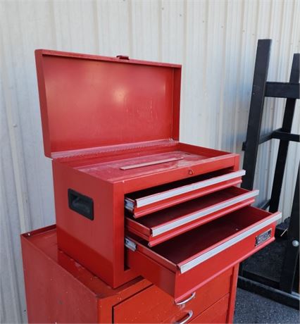 Master Mechanic Toolbox - 22x12x13 (this lot is for the toolbox on top only)