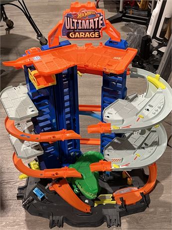 Hot Wheels Ultimate Garage Toy Car Track