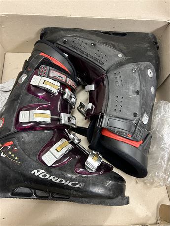 Nordic ski shoes size is 29.5