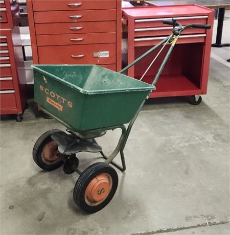 SCOTTS Broadcast Fertilizer Spreader