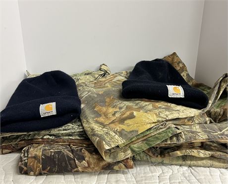 Here’s some more hunting pants. sizes are all large 6 pairs and two beanies