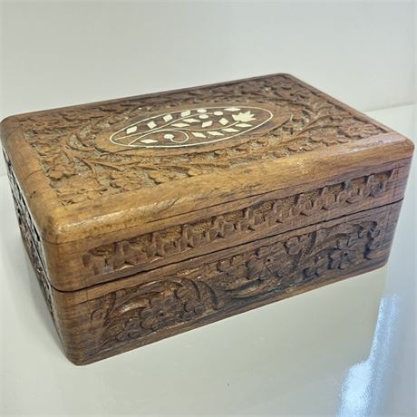 Hand Carved Jewelry/Trinket box