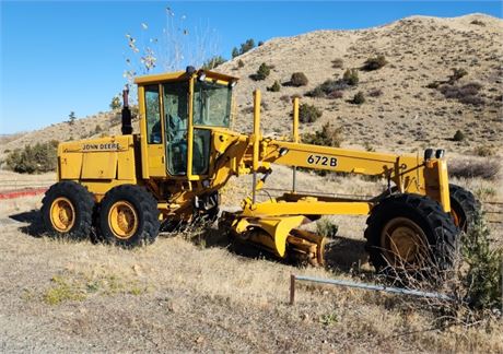 John Deere 672B Grader - Starts and Runs, New Batteries - See Video