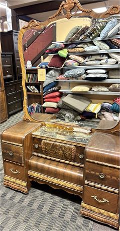 Absolutely Gorgeous vintage vanity