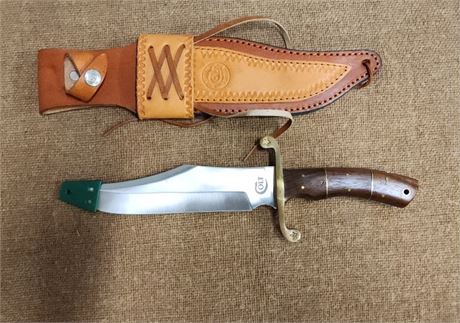 New Colt Hunting Knife w/ Sheath