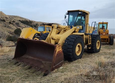 Komatsu WA-450 Loader...Starts & Runs, New Batteries