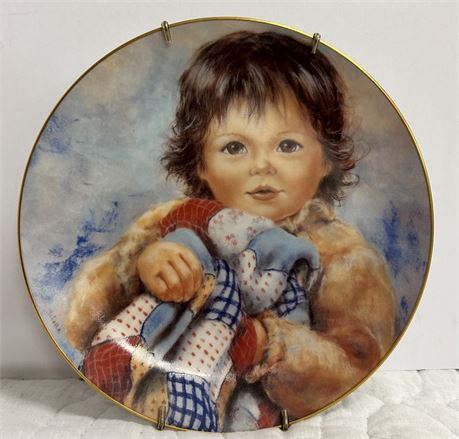 Beautiful collector plate, huggable moments nap time painting