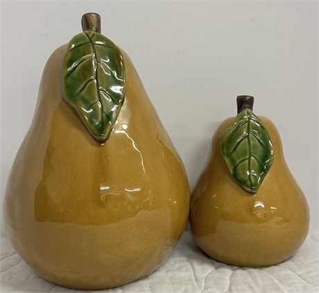 A set of ceramic pears 🍐