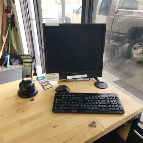 18" Dell Monitor & Keyboard