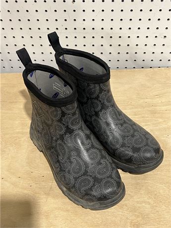 The Original Muck Gray Paisley Rubber Waterproof Ankle Rain Boots Size 8 Women's