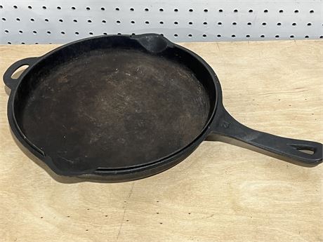 Cabela’s 12” Cast Iron Skillet