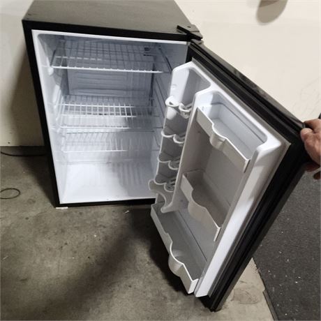 Dorm Fridge - 20x 20x 33