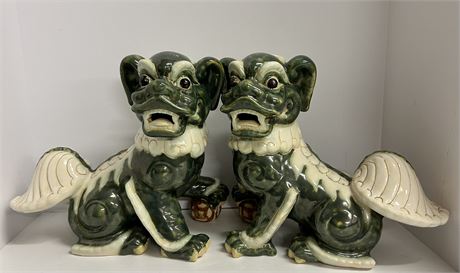 PAIR OF CHINESE PORCELAIN FOO DOG FIGURINES