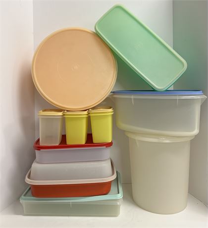 10 pieces of vintage Tupperware