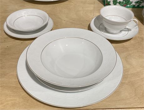 84 Pc Rosenthal Continental White Velvet China. COMPLETE 7pc service for 12!