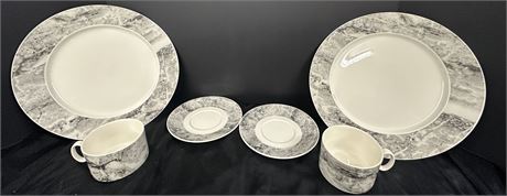 4 beautiful grey/white Villeroy plates+2 cups