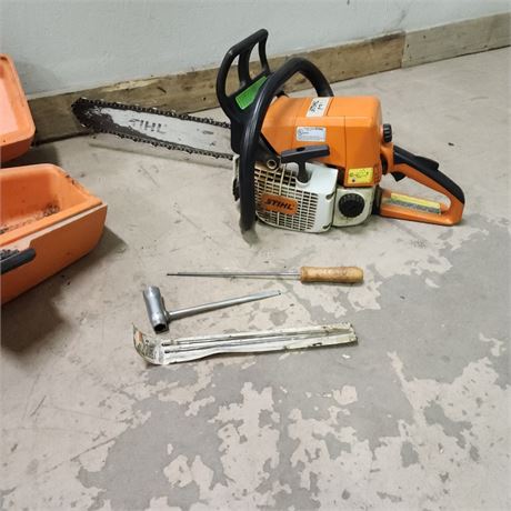 Stihl 311y Chainsaw w/ Case - starts/runs