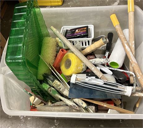 Tote full of a variety of Painting brushes